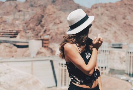 Woman Hat - women's black cropped top
